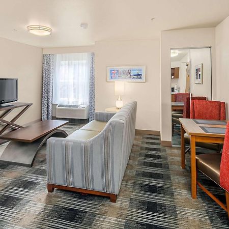 Executive Residency By Best Western Navigator Inn & Suites Эверетт Экстерьер фото