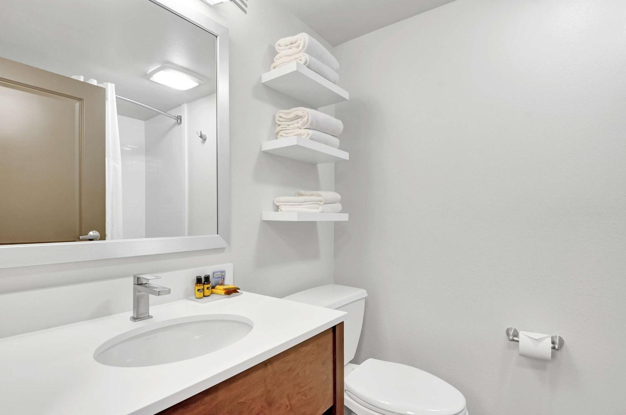 Executive Residency By Best Western Navigator Inn & Suites Эверетт Экстерьер фото