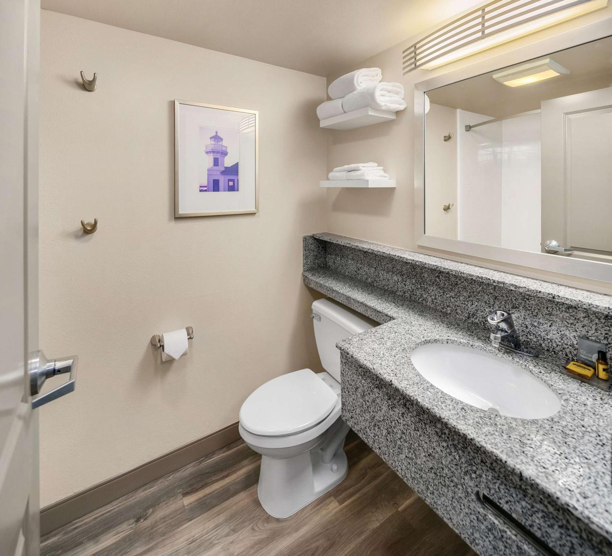 Executive Residency By Best Western Navigator Inn & Suites Эверетт Экстерьер фото