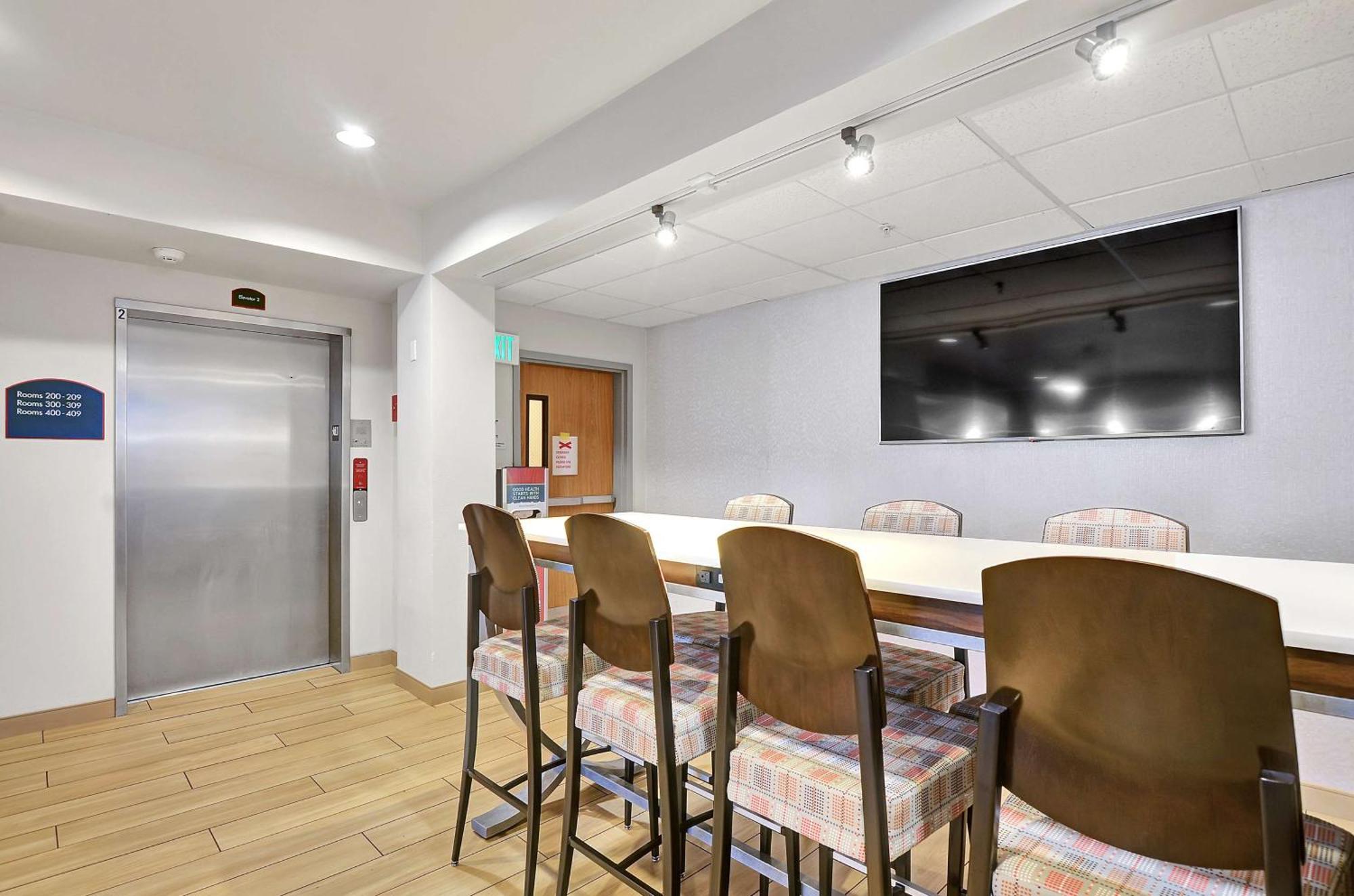 Executive Residency By Best Western Navigator Inn & Suites Эверетт Экстерьер фото